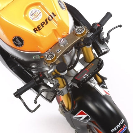 Tamiya 1/12 Repsol Honda RC213V '14 Motorcycle Model Kit TAM14130