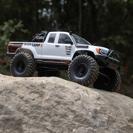 Axial 1/10 SCX10 III Base Camp 4X4 Rock Crawler Brushed RTR, White AXI1375T1
