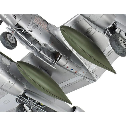 Tamiya Lockheed P-38 J Lightning 1/48 Model Airplane Kit TAM61123